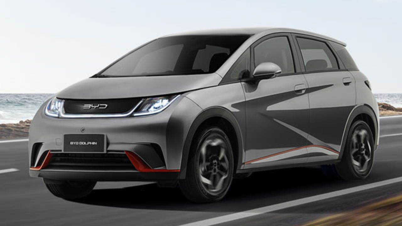 o BYD Dolphin EV combina design moderno com câmera 360° para manobras seguras e precisas.