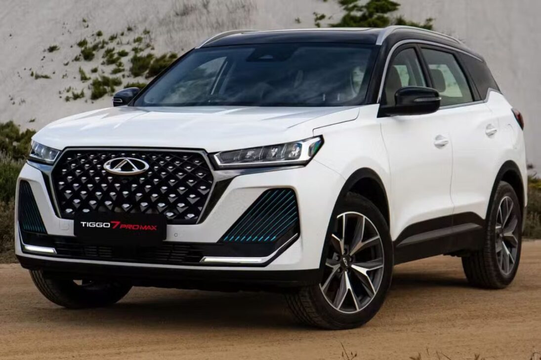 CAOA Chery em São Paulo já exibe modelos 2026 e híbridos plug-in com mais de 300 cv por R$ 219.990 a R$ 272.990, e a cor preta não tem adicional, política que derruba o preço final frente aos rivais