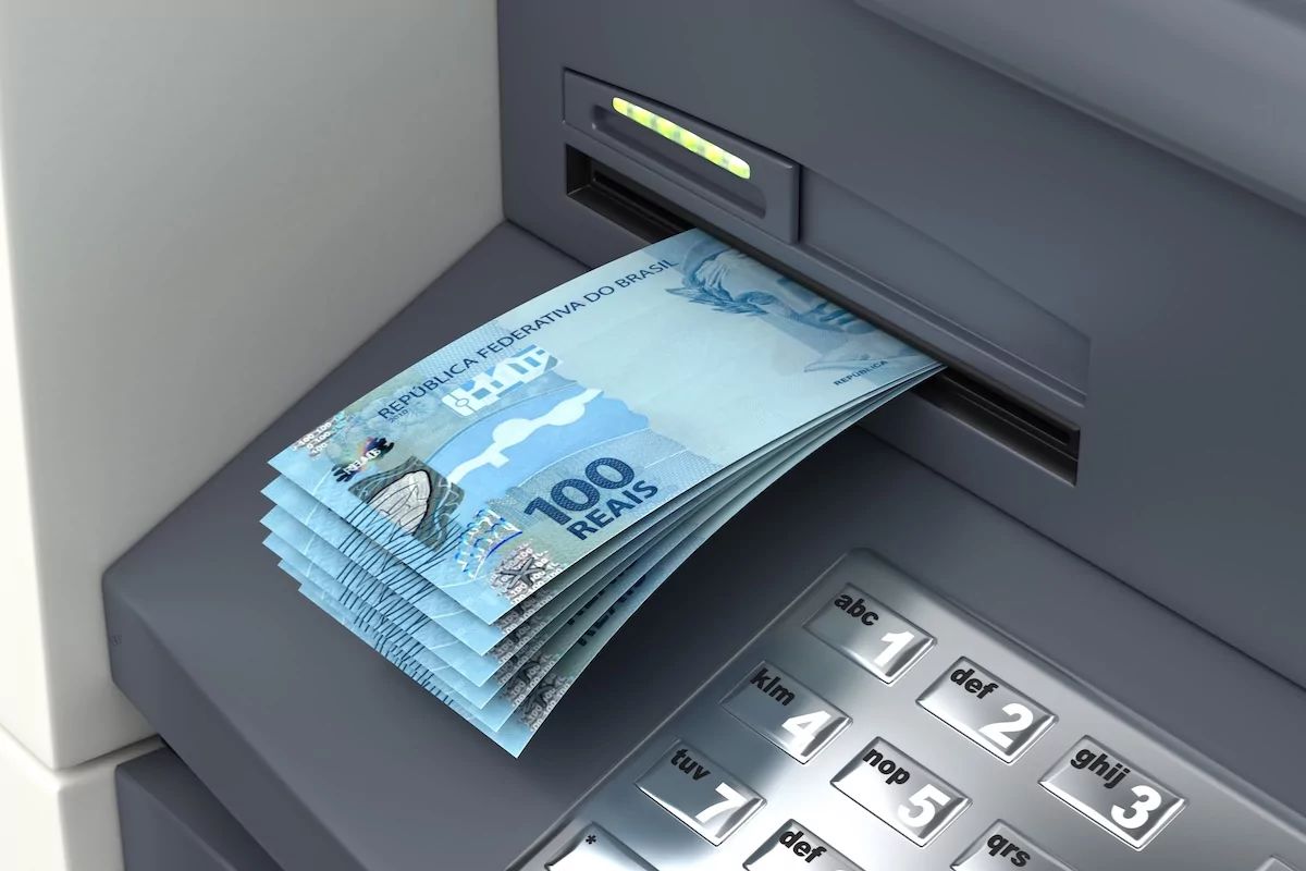 Calendário de pagamentos em setembro reforça dependência: Bolsa Família e FGTS viram única renda estável para milhões, revelando fragilidade estrutural da economia brasileira