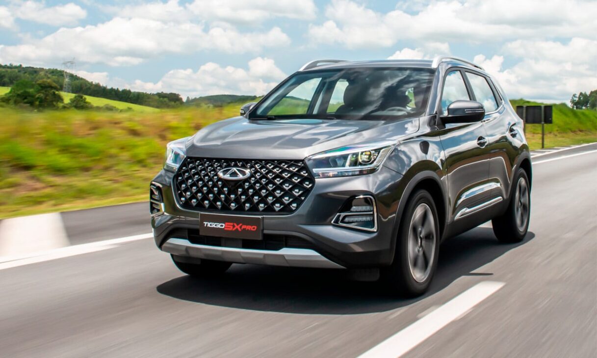 seu SUV com visão de águia — câmera 360° que enxerga tudo, até onde seus olhos não alcançam.