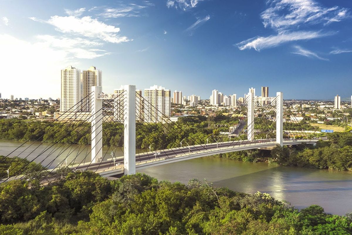 Capital do Centro-Oeste transforma economia nacional: Cuiabá conecta agronegócio bilionário e logística internacional, mas ainda enfrenta desafios urbanos crescentes