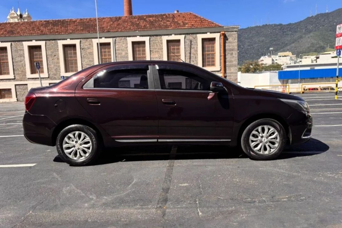Chevrolet Cobalt LTZ 2016 usado desafia sedãs médios e entrega mais espaço por menos de R$ 55 mil