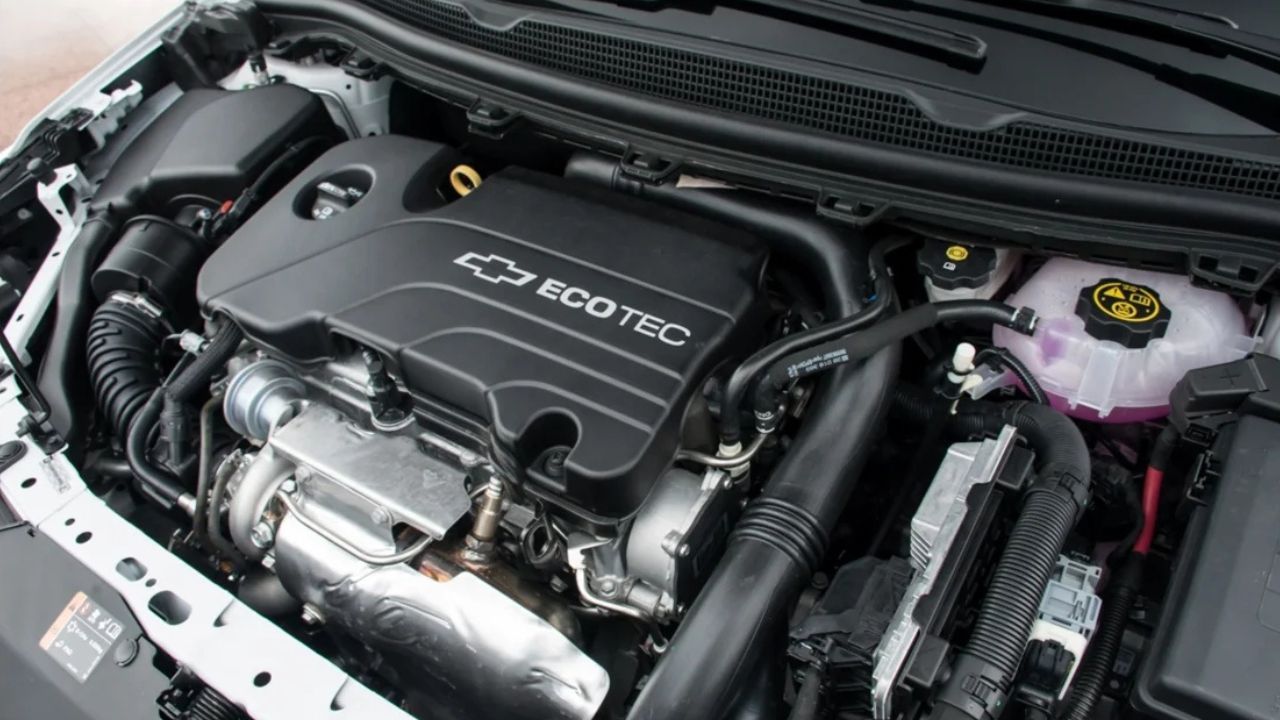 Potência e eficiência sob o capô: motor do Chevrolet Cruze LT 2017 em destaque.