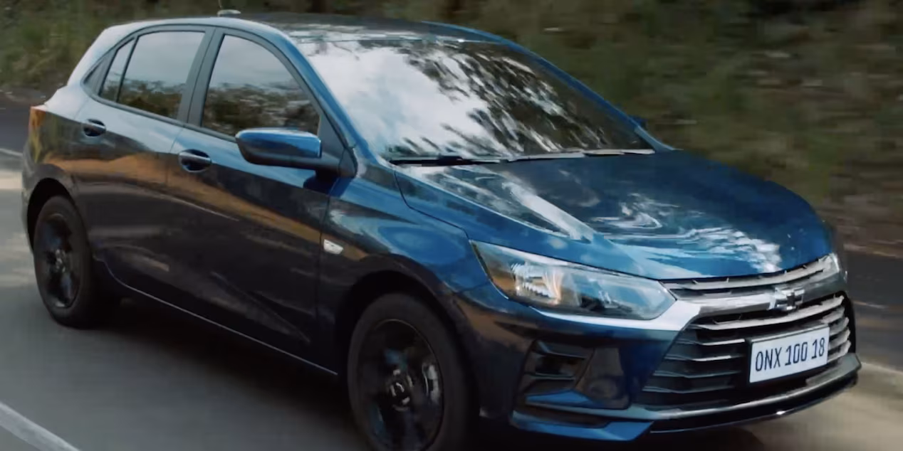 Confira a ficha técnica, preço e todos os detalhes do Chevrolet Onix Plus Premier 1.0 2026. O sedan mais completo da linha está pronto para o mercado. 