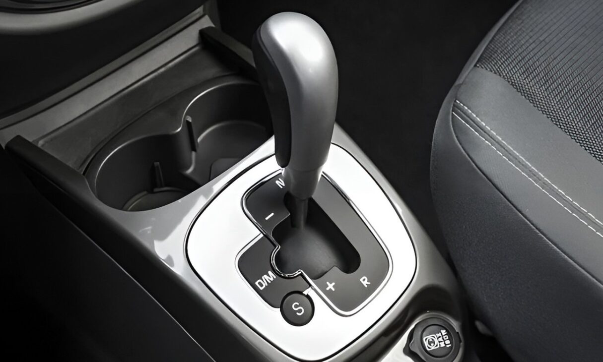 Descubra quais são os 5 carros automáticos que você deve evitar no Brasil. Veja os problemas do i-Motion, Dualogic, Easytronic, PowerShift e AL4 e saiba como escolher melhor.