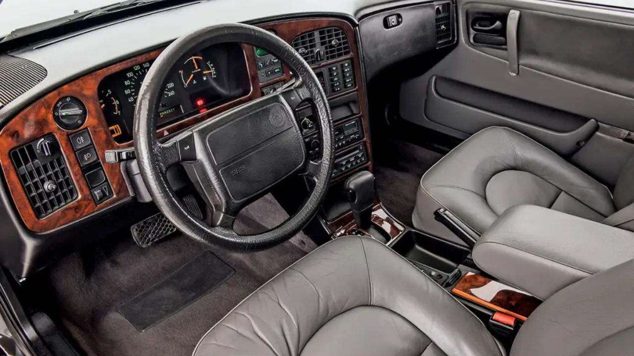 Em 1991, este sedã turbo de 200 cv foi considerado o carro mais seguro do mundo, e não era Volvo