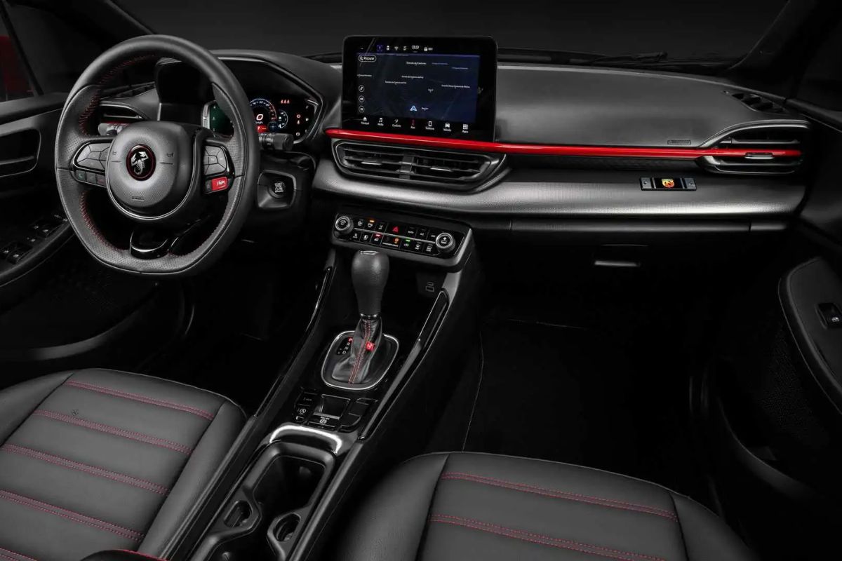 Fiat Pulse Abarth 2026 mantém corrente no motor em vez de correia e chega a 185 cv com gasolina ou etanol