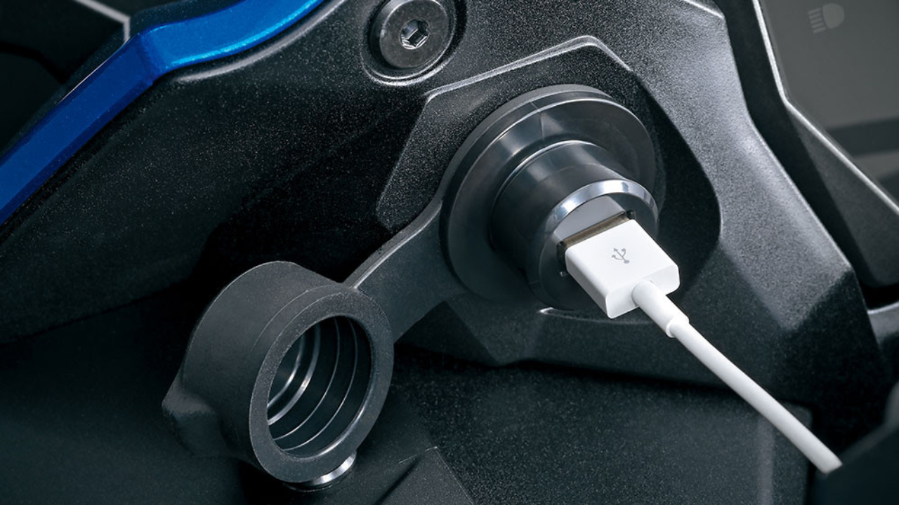Conectividade USB da GSX S1000 GT
Fonte: Suzuki Motos