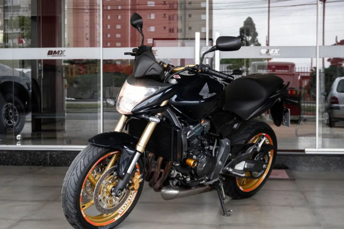 Honda CB 600 F Hornet 2011 entrega 102 cv, 240 km/h e consumo de até 22 km/l no uso rodoviário