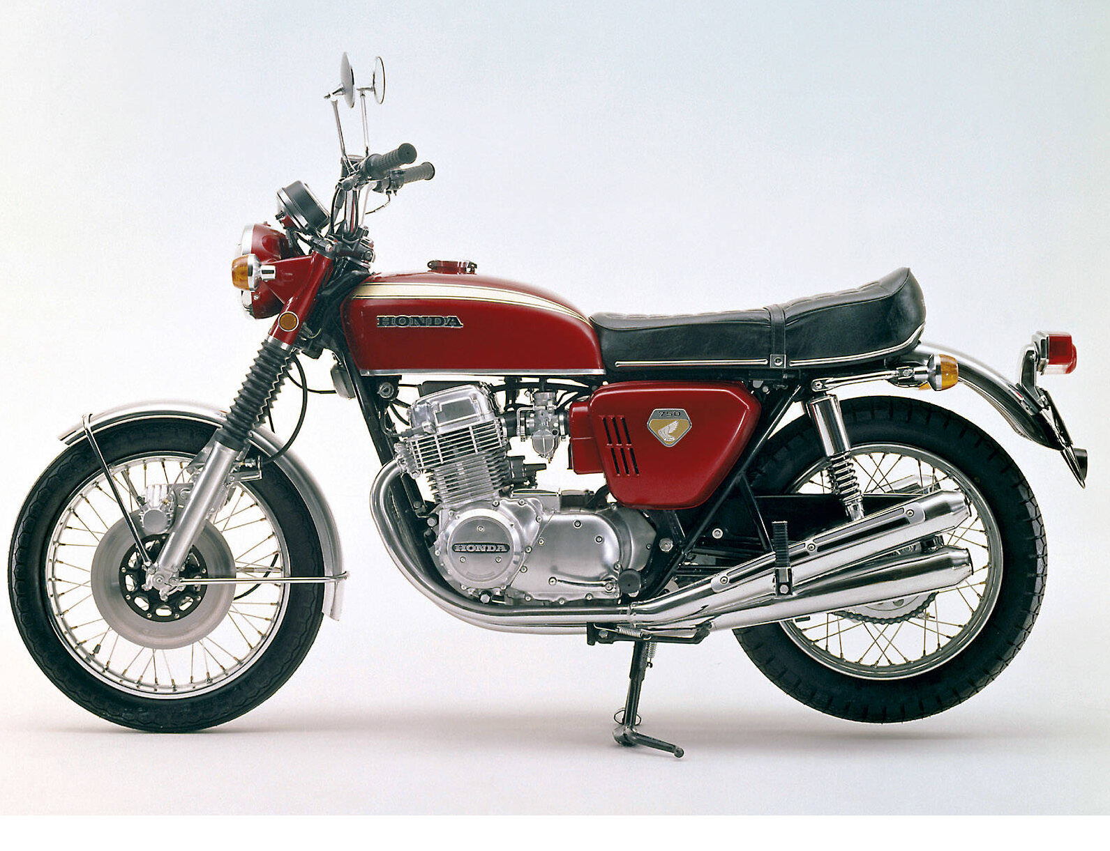 Conheça 5 motos clássicas que fizeram história no Brasil e ainda rodam nas ruas pelo design, motor ou confiabilidade, verdadeiros ícones sobre duas rodas.