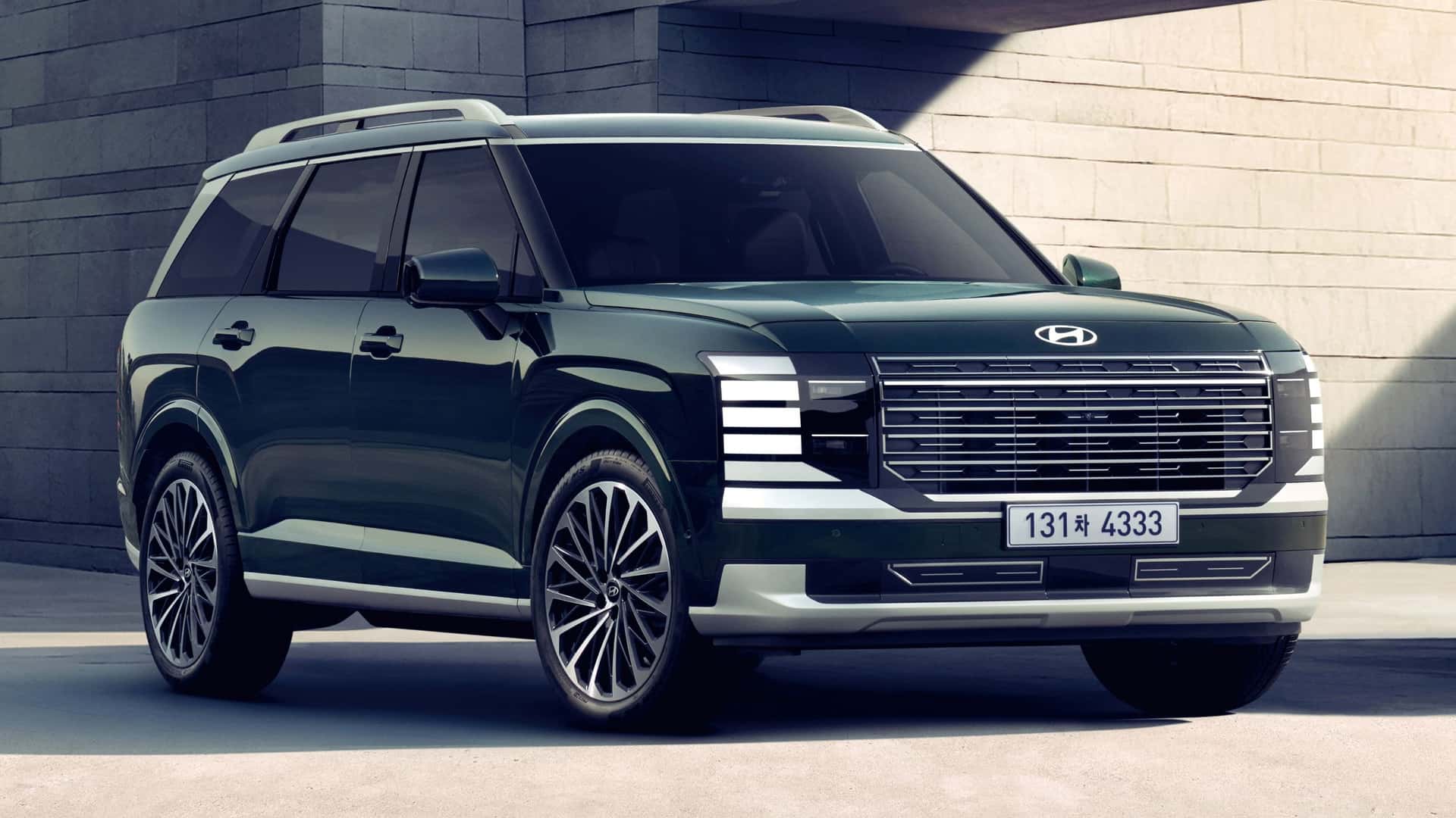 Hyundai Palisade híbrido chega em 2026 com motor V6 de 329 cv, tração AWD e estilo off-road para disputar espaço com o Toyota Highlander entre os SUVs grandes