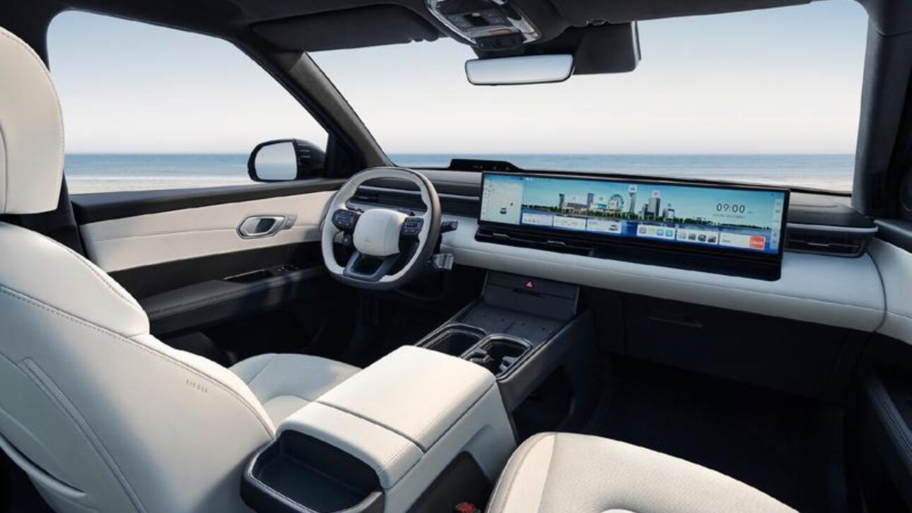 Conheça o SUV elétrico da Hyundai com bateria LFP da BYD, tração de 312 cv e autonomia de até 700 km. Confira detalhes do Elexio.