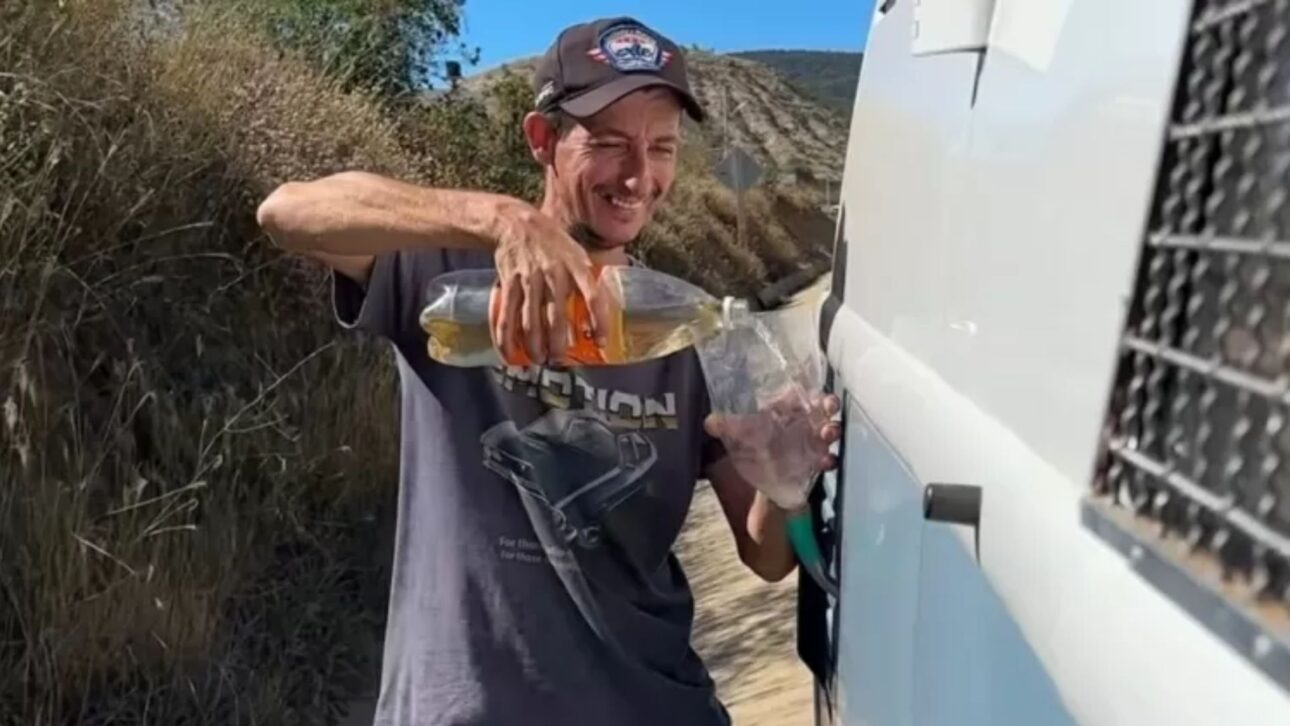 Gasolina a R$ 1,29 e venda em garrafas PET atraem brasileiros para abastecer na Bolívia em meio à crise e restrições crescentes na fronteira.