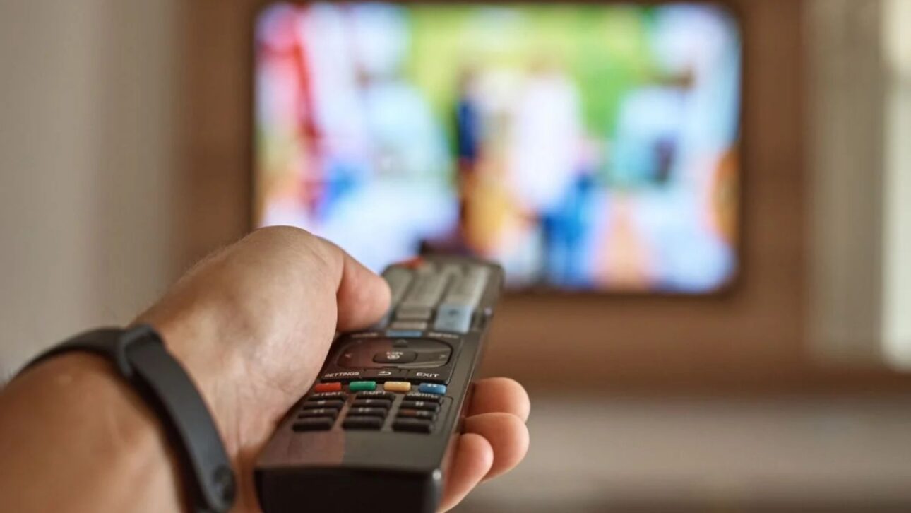 TV 3.0 chega ao Brasil com 8K, inteligência artificial e conectividade total, revolucionando a experiência televisiva e o consumo de mídia.