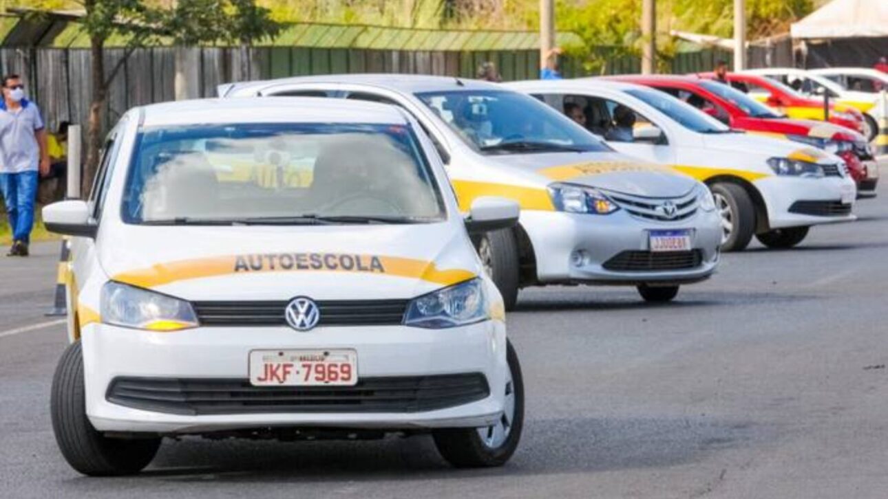 Nova lei pode eliminar autoescolas e reduzir o custo da CNH em até 80%. Entenda como o projeto pode democratizar o acesso à habilitação.