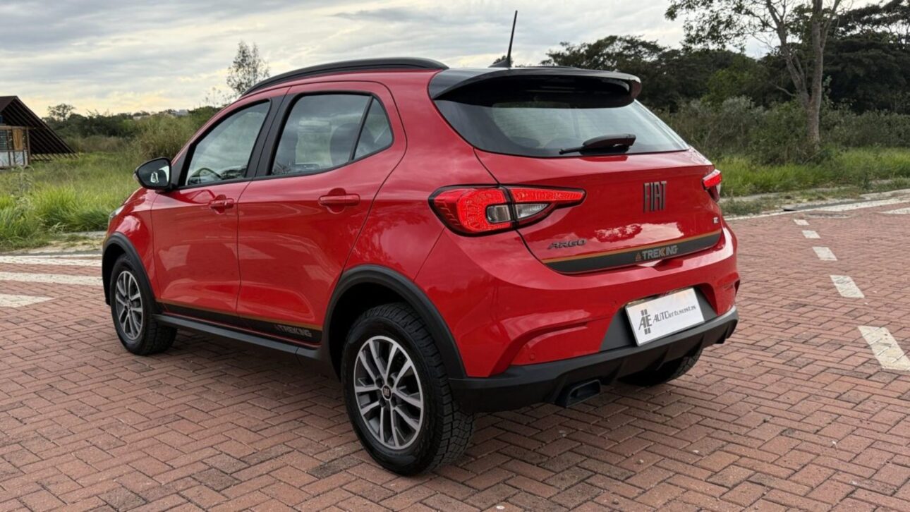 Fiat relança Argo Trekking 2026 com motor 1.3, câmbio manual e preço abaixo de R$ 100 mil. Veja novidades, tabela de versões e ajustes no mercado. (Imagem: Autoentusiastas)