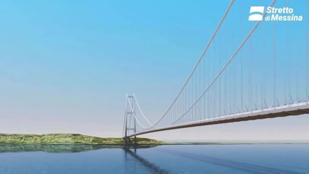 Itália inicia construção da maior ponte suspensa do mundo, ligando Sicília e Calábria, com 3,3 km de vão e torres de 400 m.