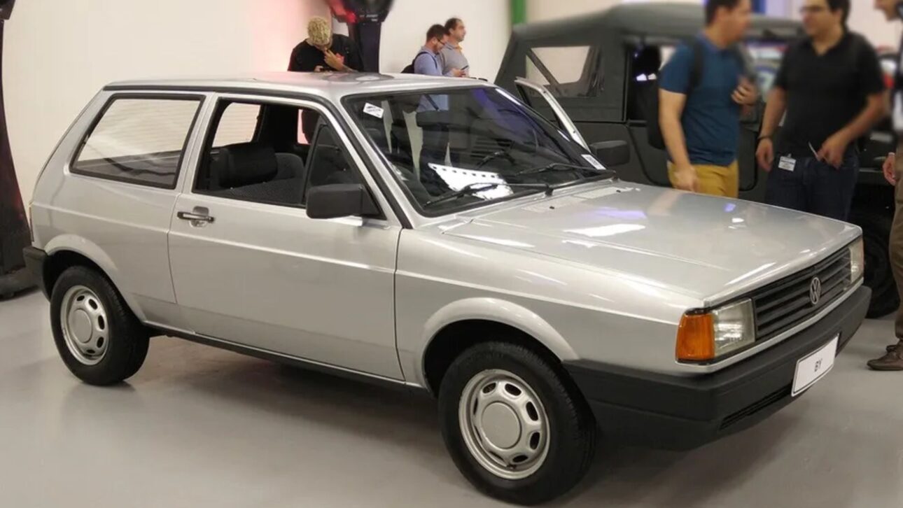 Conheça o VW BY, protótipo secreto da Volkswagen com frente de Gol e traseira do Uno, que antecipou soluções do Fox no Brasil.
