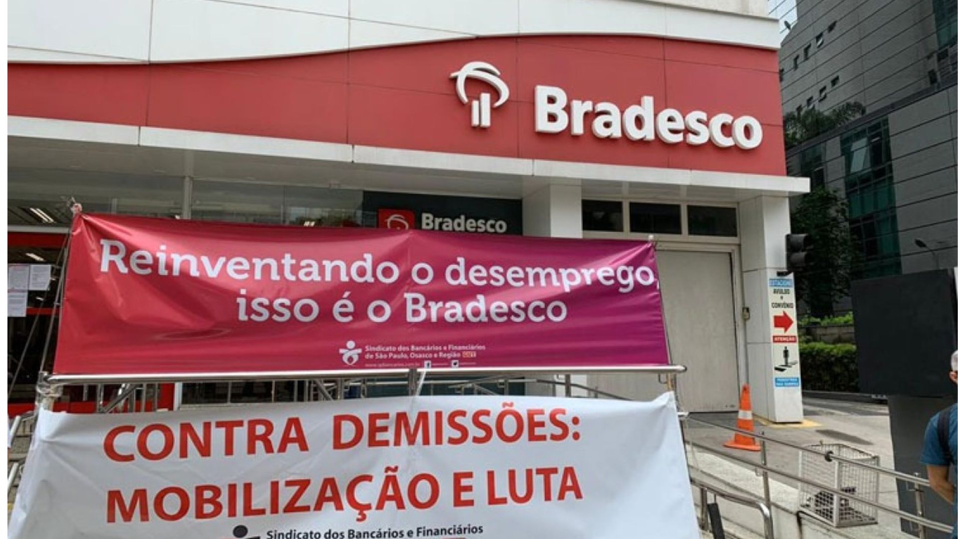 Bradesco fecha agências e corta empregos em 2024, mesmo com lucro bilionário e aumento de clientes por funcionário.
