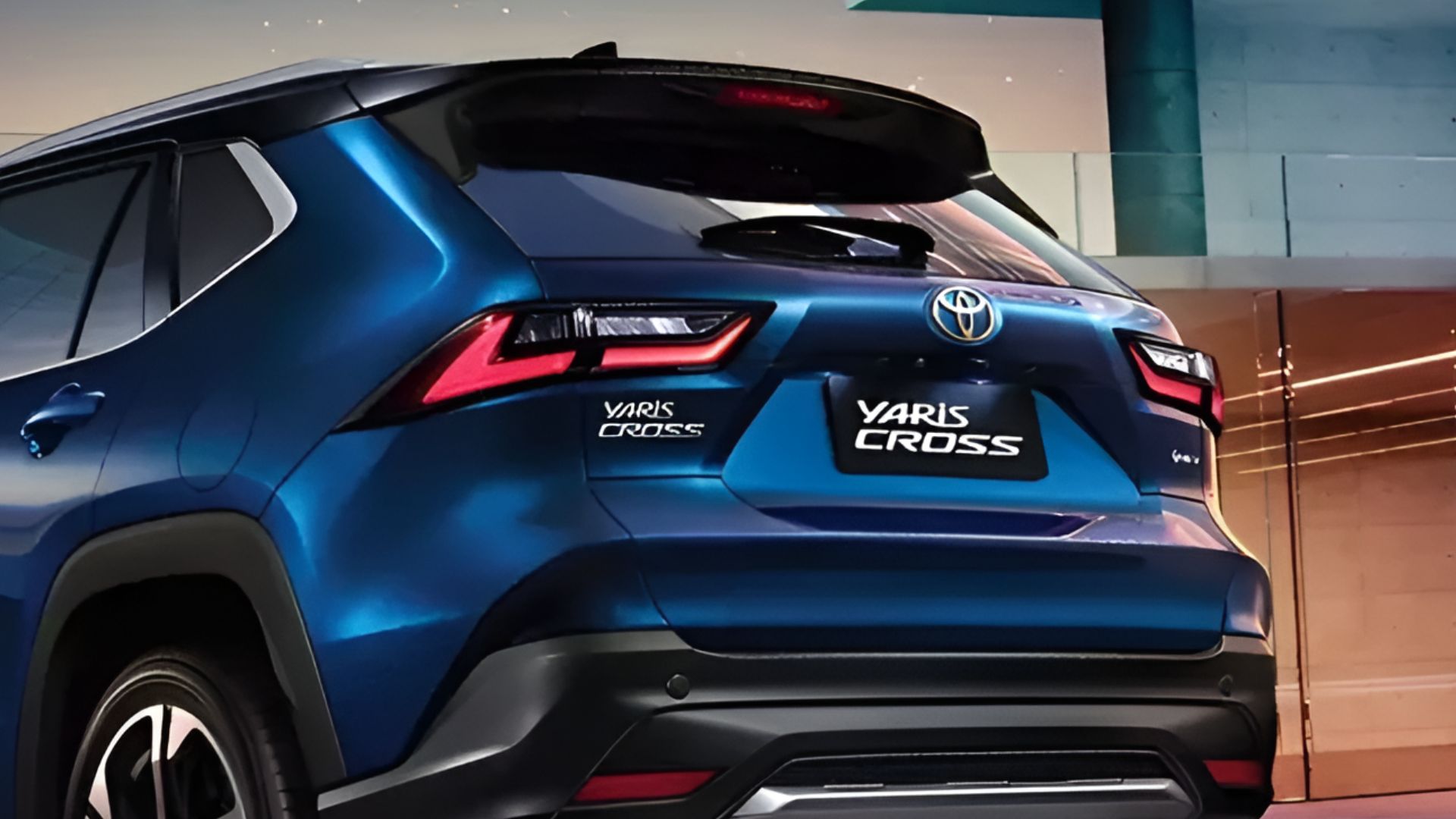 Toyota Yaris Cross 2026 chega ao Brasil com quatro versões, motor flex e híbrido, segurança avançada e preços entre R$ 130 mil e R$ 185 mil.