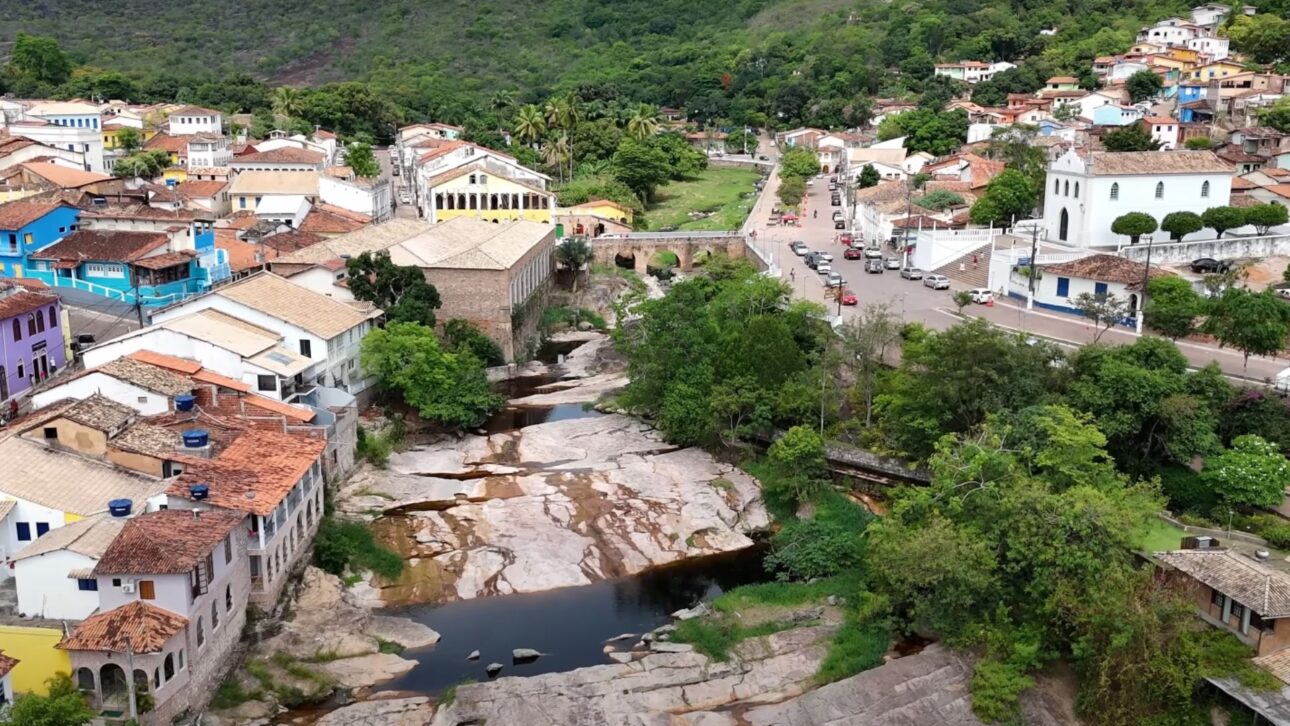 Descubra Lençóis, na Chapada Diamantina, destino de ecoturismo com trilhas, cachoeiras, história e cultura que encantam visitantes o ano todo.