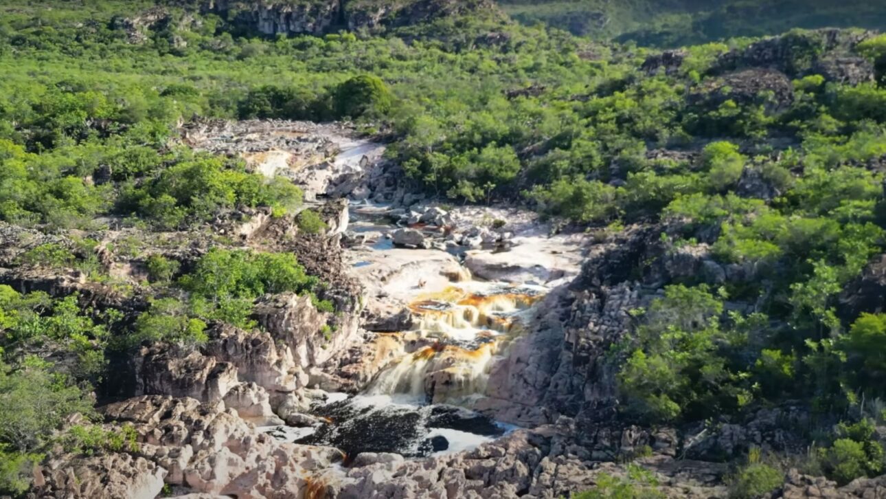 Descubra Lençóis, na Chapada Diamantina, destino de ecoturismo com trilhas, cachoeiras, história e cultura que encantam visitantes o ano todo.