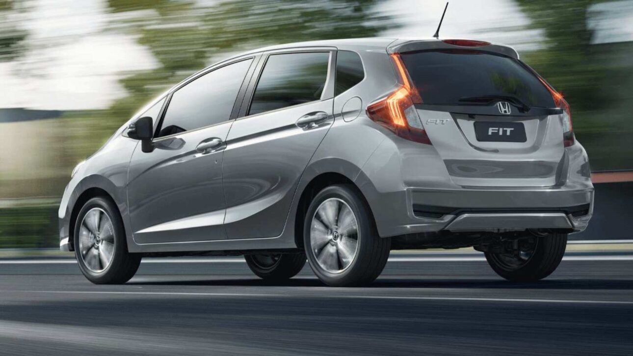 Honda Fit 2021 usado a partir de R$ 75,5 mil com motor 1.5, câmbio CVT, porta-malas de 363 litros e reconhecida confiabilidade.