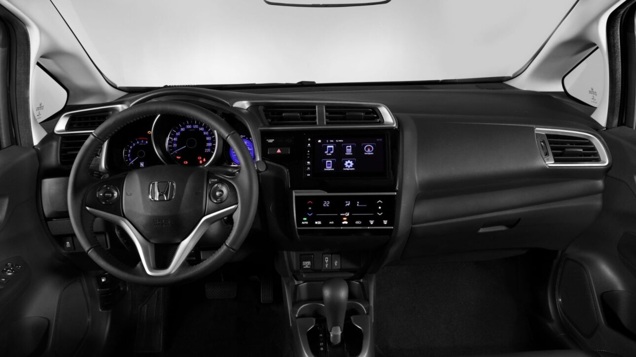 Honda Fit 2021 usado a partir de R$ 75,5 mil com motor 1.5, câmbio CVT, porta-malas de 363 litros e reconhecida confiabilidade.