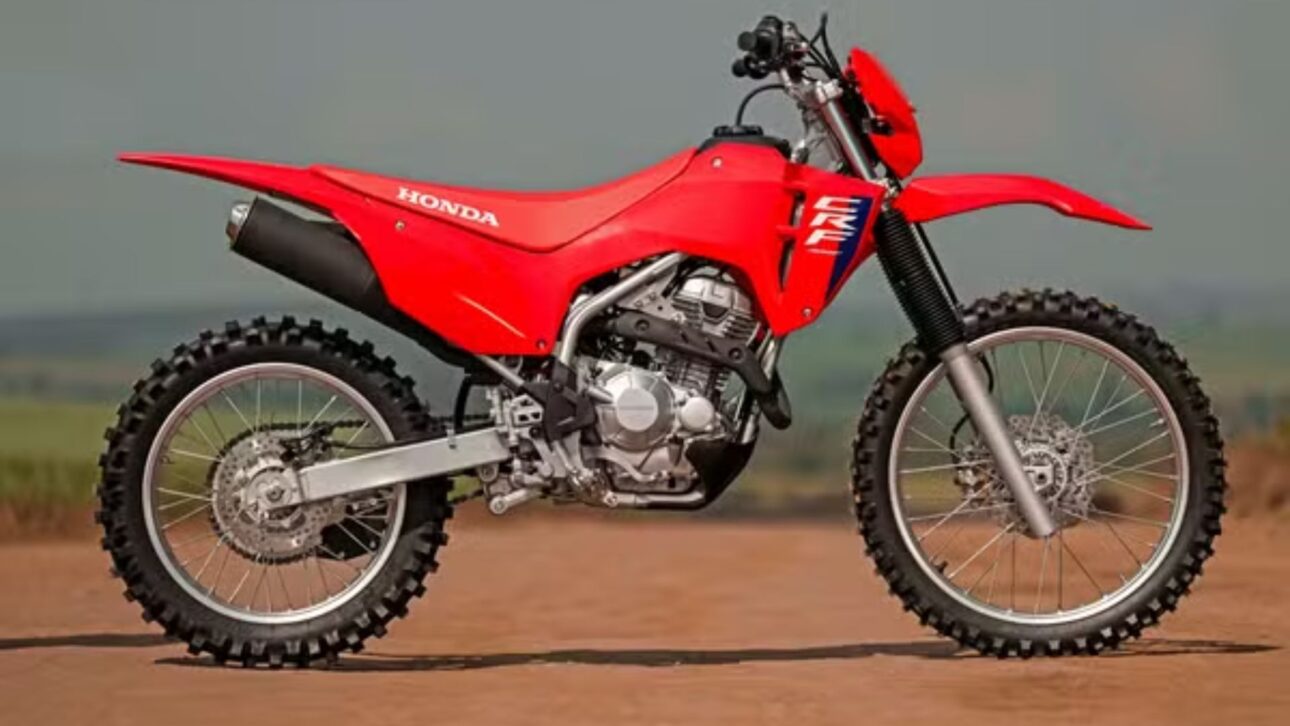 Nova Honda CRF 300F 2026 chega com motor 293cc, 24,6 cv, câmbio de 6 marchas, suspensão redesenhada e preço sugerido de R$ 24.027.