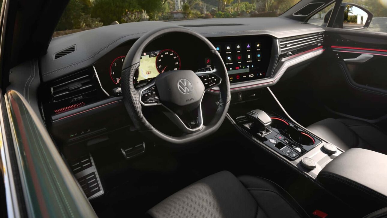 Volkswagen deve encerrar o Touareg em 2026 após 24 anos e focar em SUVs como T-Cross, Tiguan e Tayron, priorizando mercados-chave.