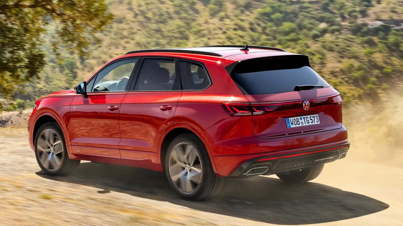 Volkswagen deve encerrar o Touareg em 2026 após 24 anos e focar em SUVs como T-Cross, Tiguan e Tayron, priorizando mercados-chave.