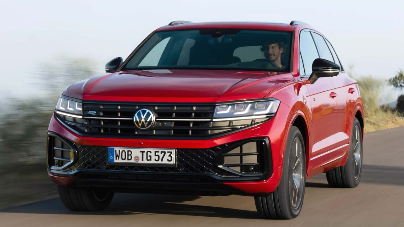 Volkswagen deve encerrar o Touareg em 2026 após 24 anos e focar em SUVs como T-Cross, Tiguan e Tayron, priorizando mercados-chave.