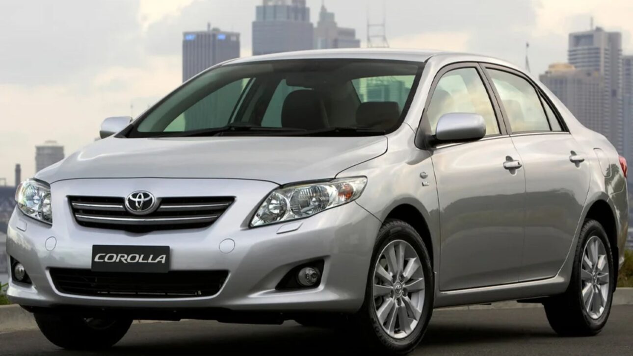 Toyota Corolla GLi 1.8 automático 2010 é sedã médio usado com motor de 136 cv e porta-malas amplo. (Foto: divulgação)