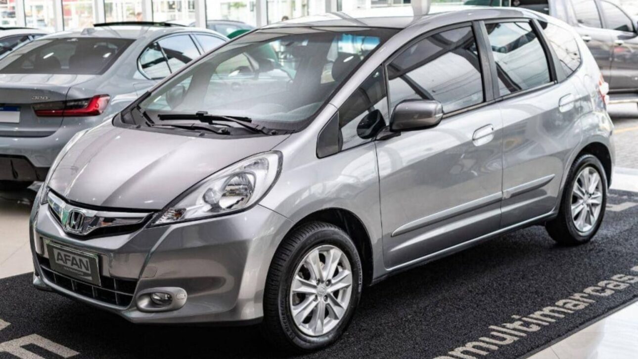 Honda Fit LX 1.4 automático 2013 é carro usado confiável, econômico e prático para uso urbano. (Foto: divulgação)