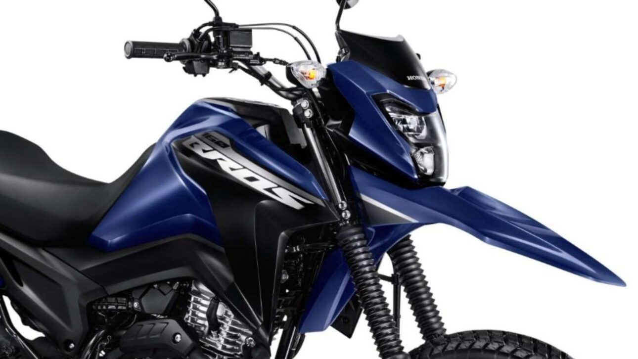 Nova Honda Bros 2026 mantém motor flex e pacote técnico, ganha cor azul na versão CBS e mantém rivais Yamaha Crosser e XRE 190.