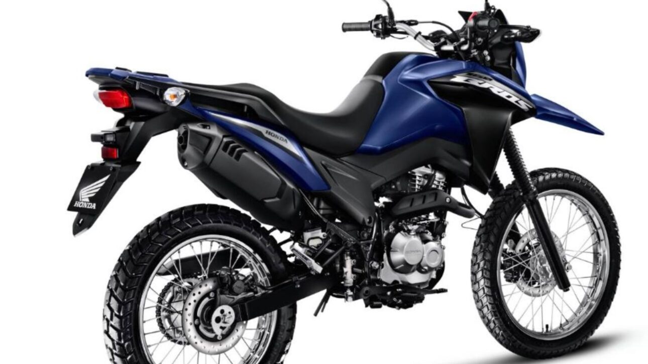 Nova Honda Bros 2026 mantém motor flex e pacote técnico, ganha cor azul na versão CBS e mantém rivais Yamaha Crosser e XRE 190.