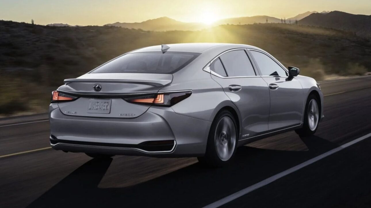 TST compra 30 Lexus ES300h híbridos de luxo, com 210 cv e consumo acima de 15 km/l, em aquisição que supera R$ 10 milhões.