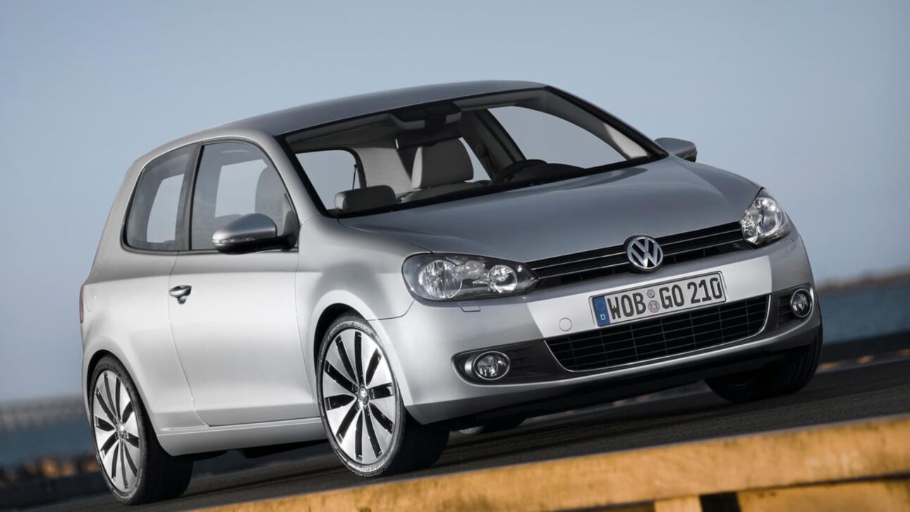 Volkswagen Golf com câmbio DSG DQ200, promessa de esportividade com alto custo de reparo (Imagem: divulgação)