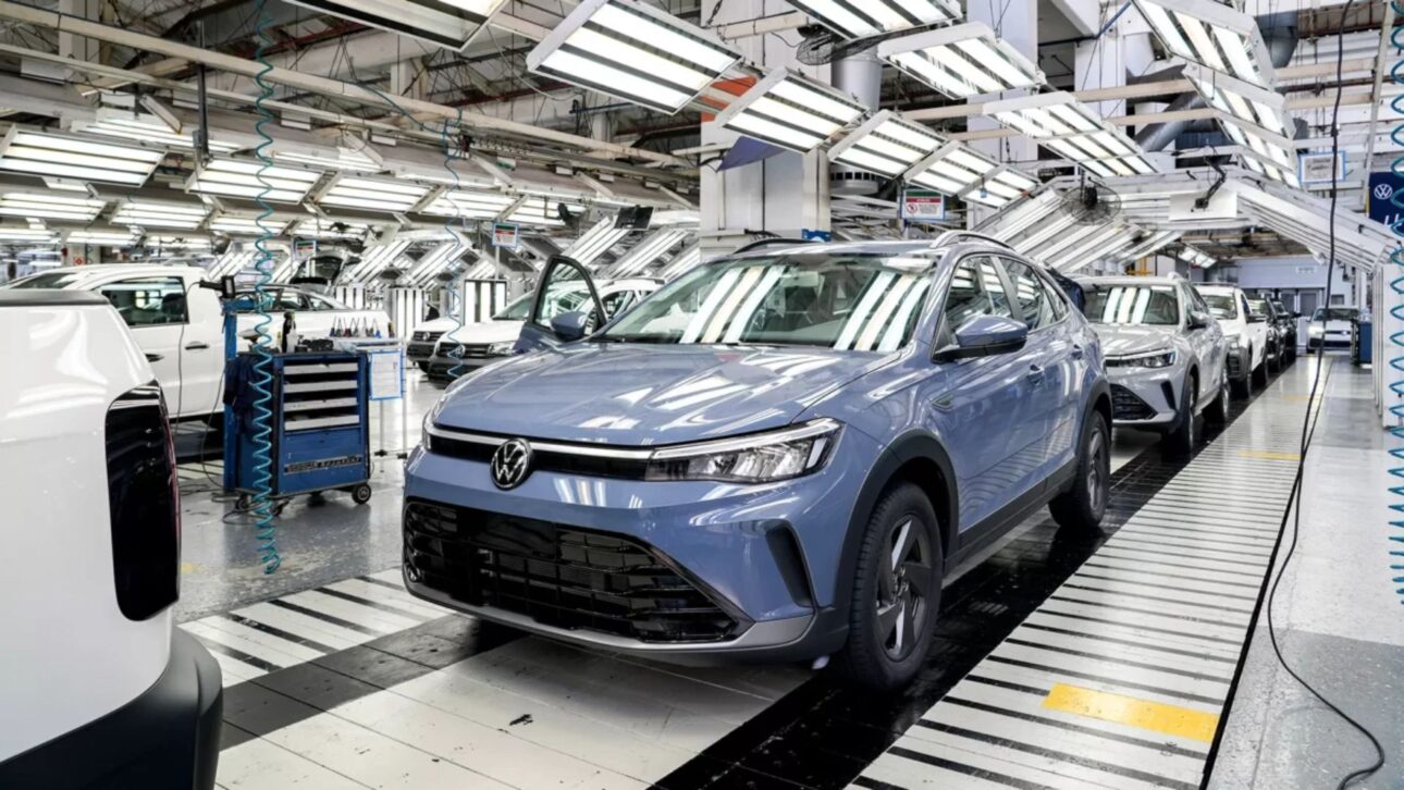 Descubra a fábrica da Volkswagen em São Bernardo com tour gratuito pela linha de montagem e acervo histórico de carros clássicos.