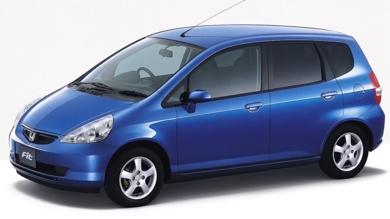 Honda Fit 1.4 é um dos hatches mais versáteis e econômicos do mercado, com consumo que chega a 16 km/l na estrada (Foto: reprodução)