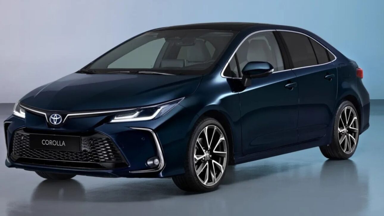 Toyota Corolla – Sedã médio que segue como referência em revenda, com versões híbrida e 2.0. (Imagem: divulgação)