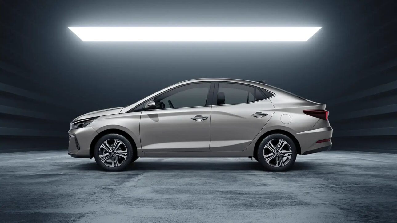 Hyundai HB20 e HB20S ficam até R$ 12 mil mais baratos com IPI zero, trazem 6 airbags, Bluelink e garantia de 5 anos sem limite.