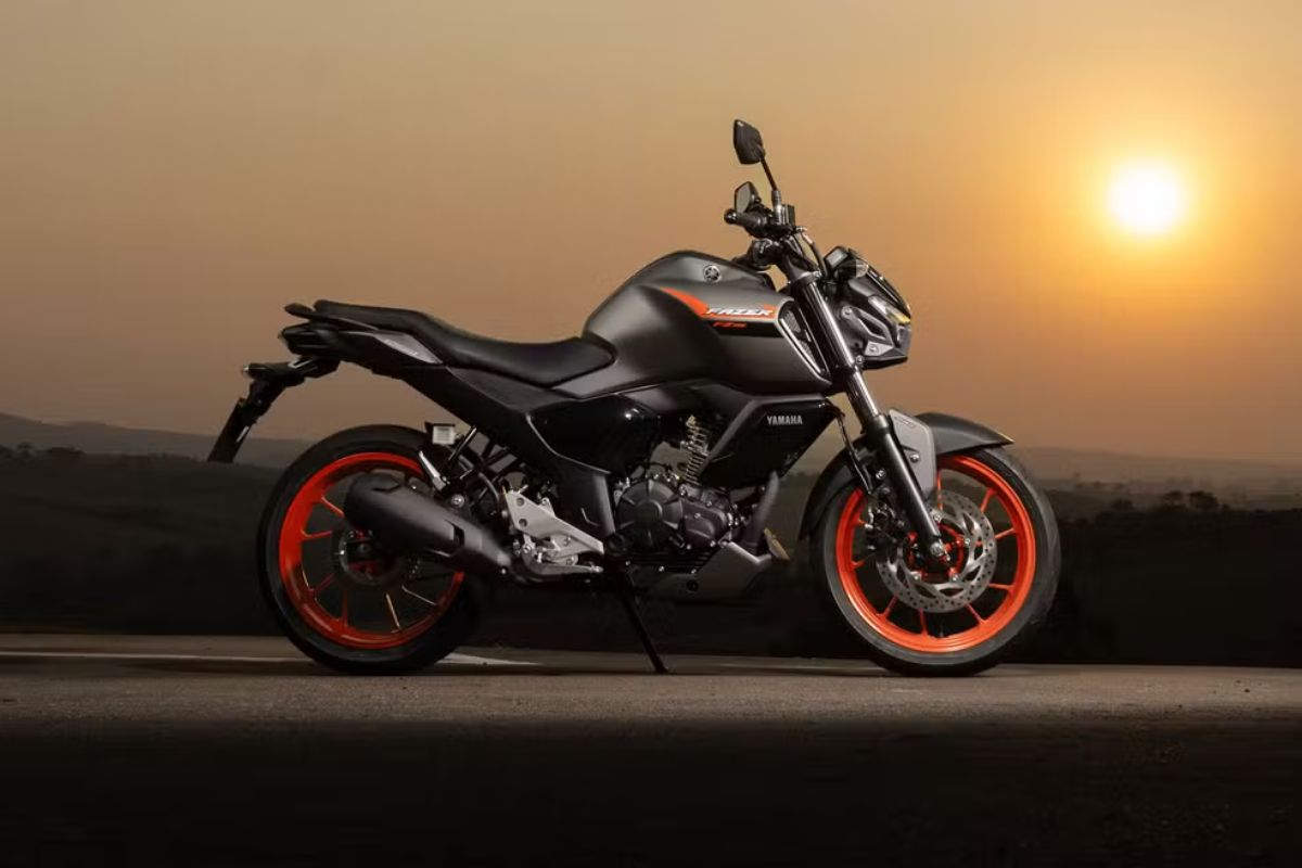 Moto Yamaha por menos de 18 mil reais oferece até 32 km/l na gasolina e 28 km/l no etanol em uso urbano