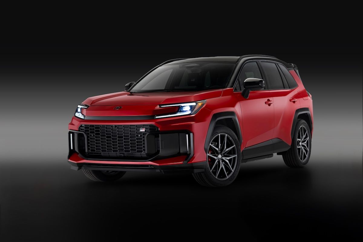 Se o RAV4 2026 roda mais de mil quilômetros com um tanque, por que os híbridos ainda são minoria no Brasil?