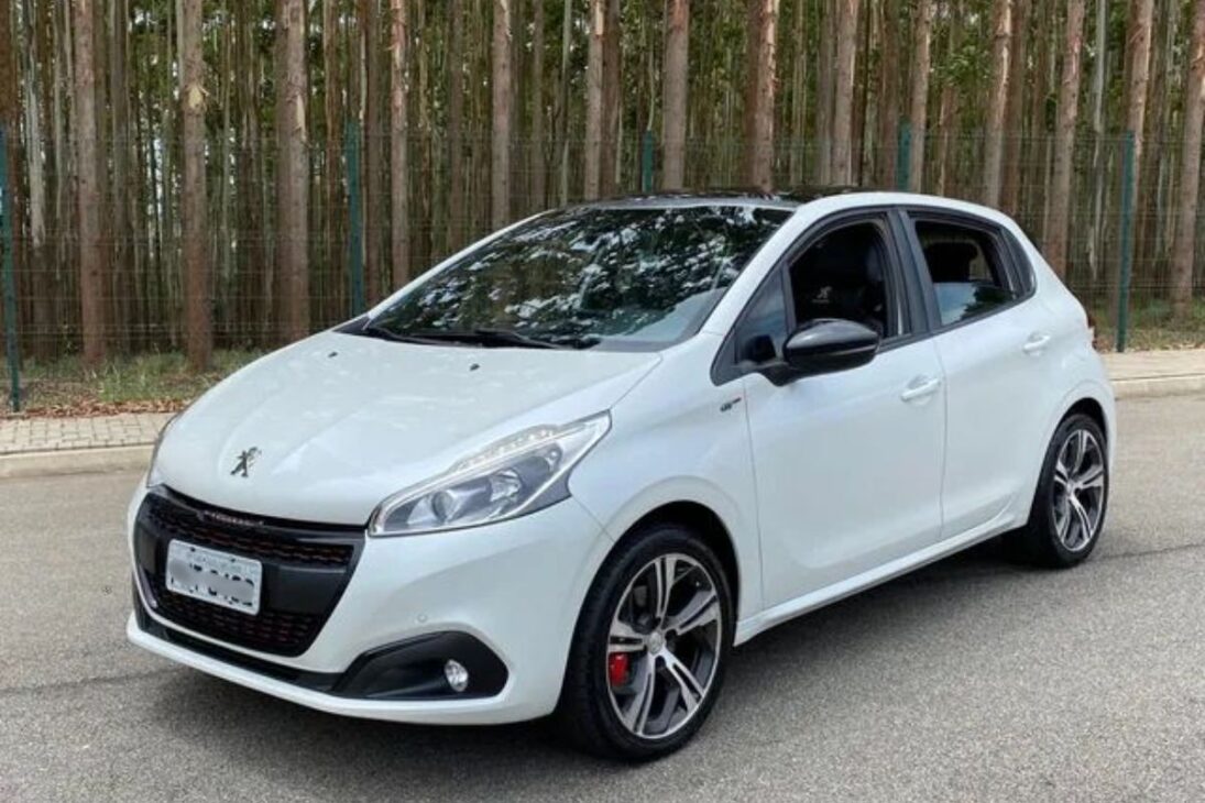Peugeot 208 GT 2018 entrega 173 cv, acelera de 0 a 100 km/h em 7,6 s e custa cerca de R$ 71 mil