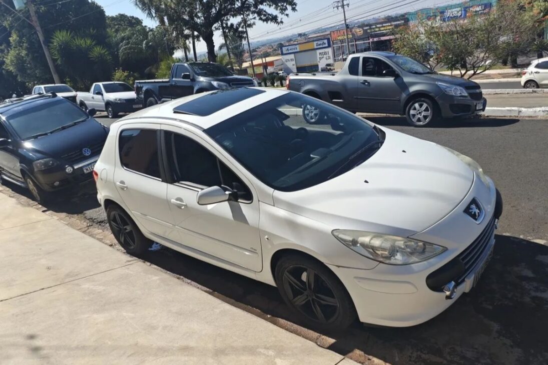 Peugeot 307 Feline 2.0 usado desafia preconceito contra carros franceses e entrega pacote completo por preço de popular 1.0