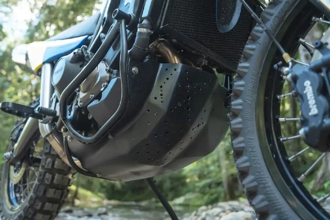 Yamaha “Ténéré 900” custom: motor triplo, roda 21-18, carenagem rally em alumínio e desempenho muito além da Ténéré 700