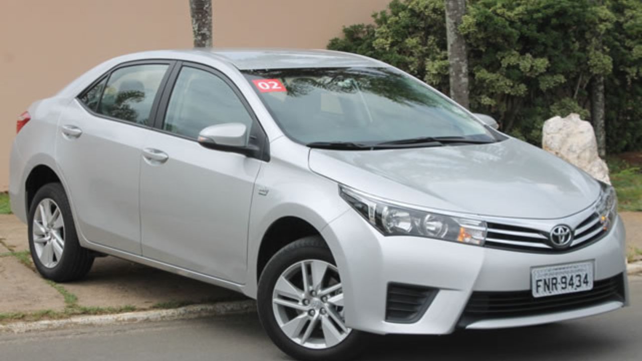 o Toyota Corolla GLI 1.8 MT une conforto, economia e controle total ao volante.