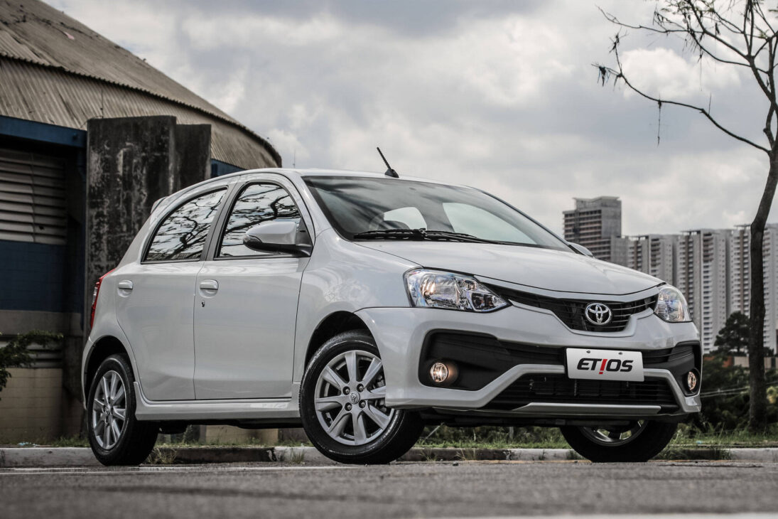 carros que consomem pouco combustível Toyota Etios 1.5 2018