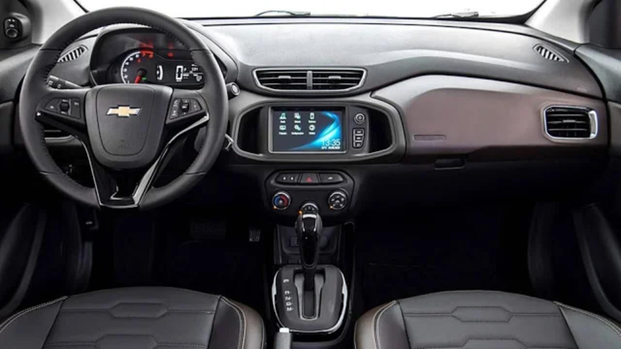 Descubra quatro opções de carros usados Chevrolet que oferecem ótimo custo-benefício no Brasil. De sedãs a SUVs, conheça os modelos, preços, pontos fortes e dicas para acertar na compra. Fonte: MobiAuto